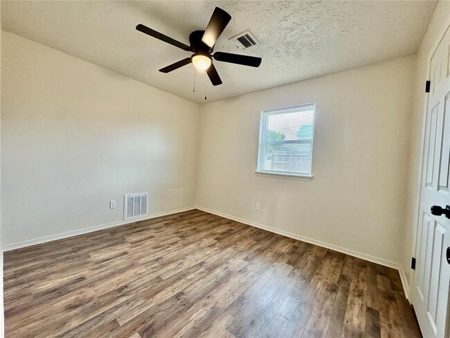 Building Photo - 411 E 3rd St