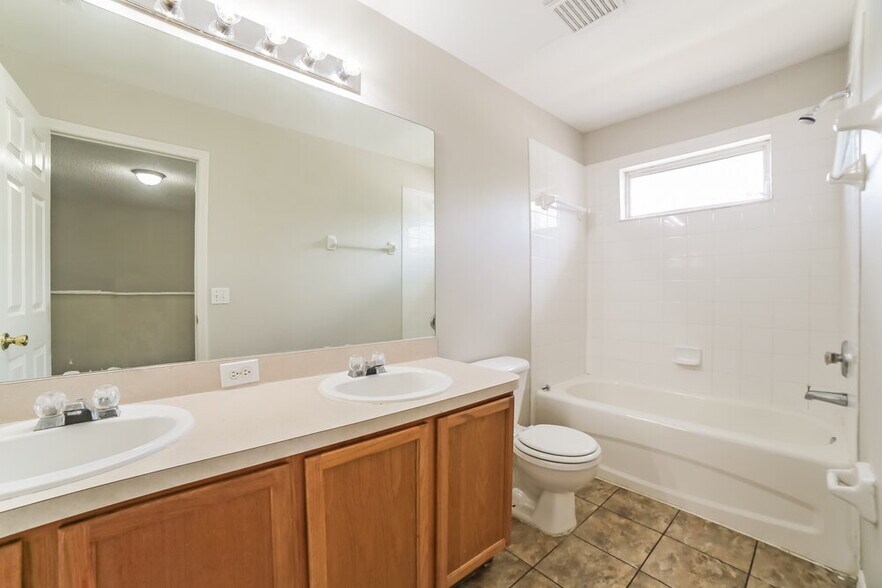 Building Photo - 13210 Pike Lake Dr