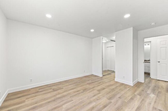 Building Photo - 2695 Somerset Park Cir