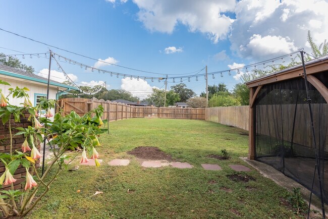 Building Photo - 3995 Tom Ln Dr