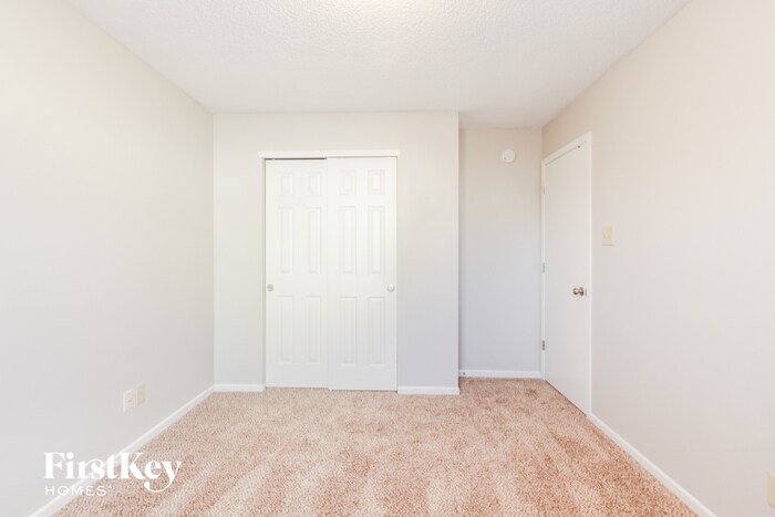 Building Photo - 6633 Sonesta Dr