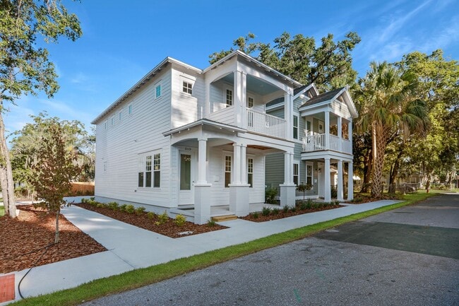 Building Photo - 1227 NW 4th Pl