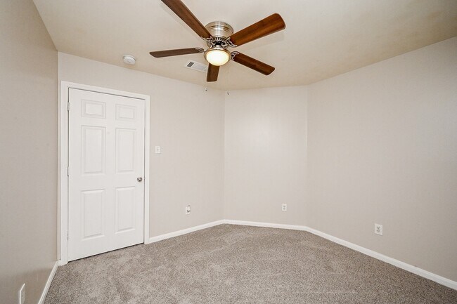 Building Photo - 6127 Yorkglen Manor Ln