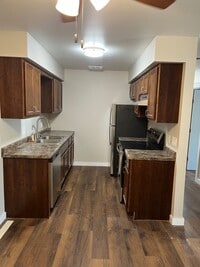 Building Photo - 2216 Sylvan Way
