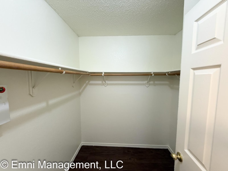 Building Photo - 2207 Garrett Dr