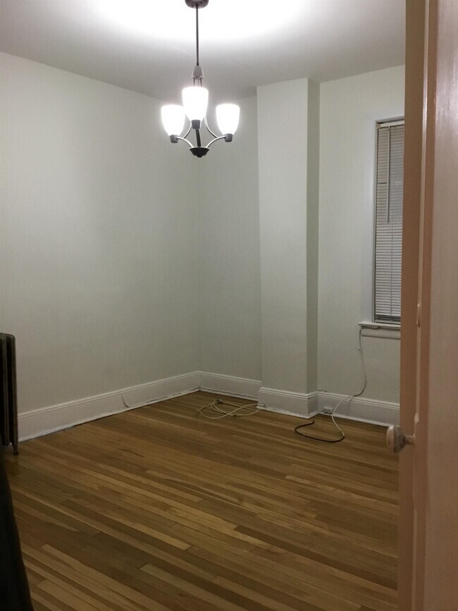 Building Photo - 1407 70th St