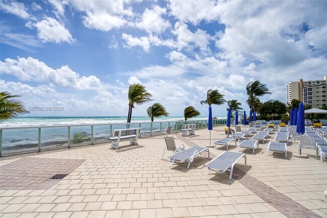 Building Photo - 2030 S Ocean Dr