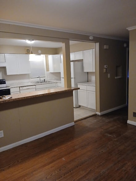 Building Photo - 6016 Pratt St