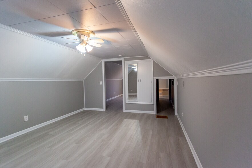Building Photo - 2295 Shrewsbury Rd