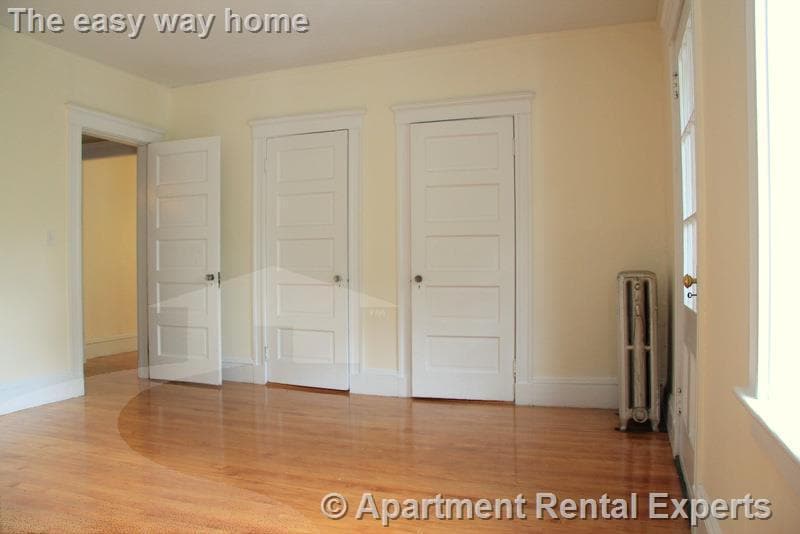 Building Photo - 14 Centre St