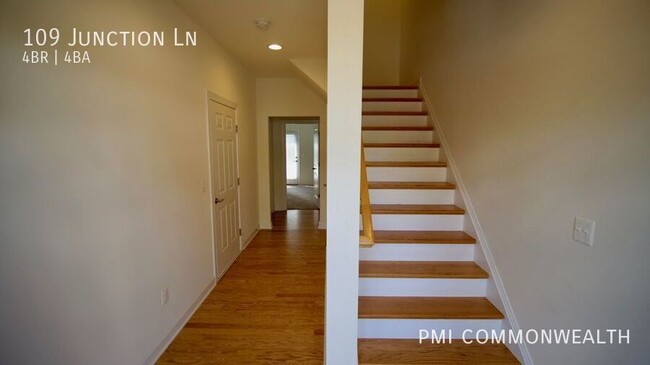 Building Photo - 4 Bed / 3 Bath Townhouse (Available 8/10/25)