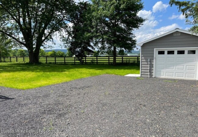 Building Photo - 37 Van Dyck St