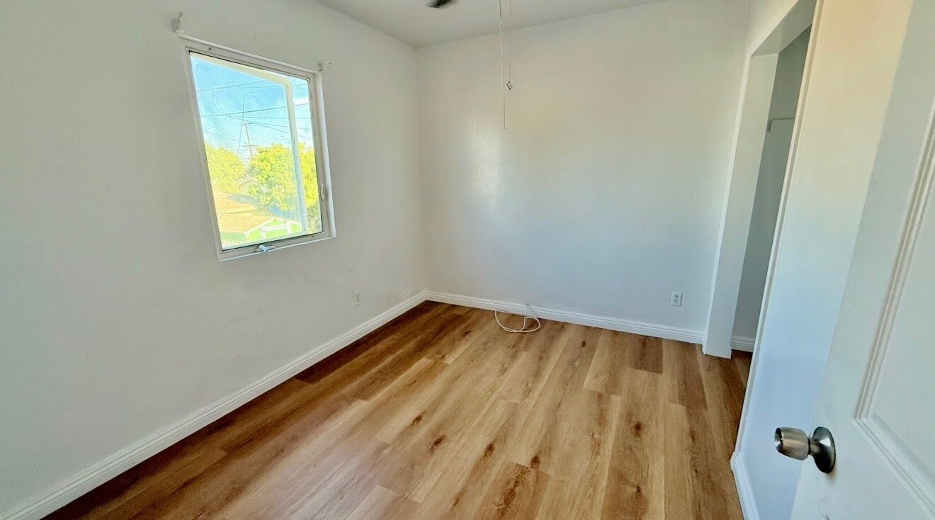 Building Photo - 124 W 95th St