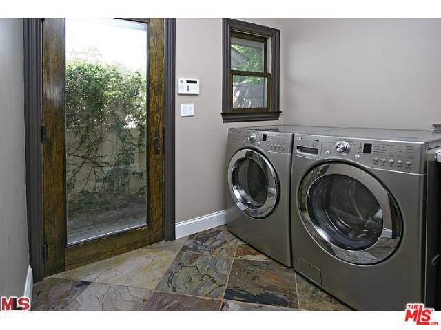 Building Photo - 2001 Coldwater Canyon Dr