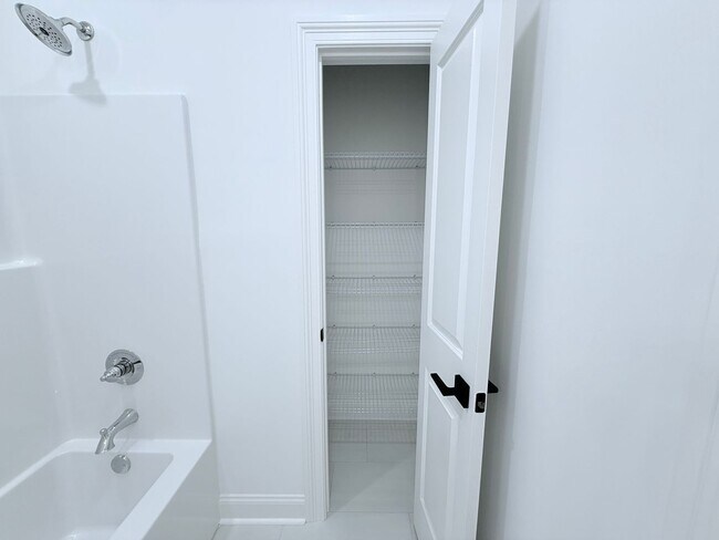 Building Photo - NEW South Grove unit