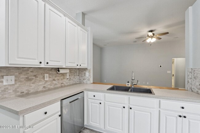 Building Photo - 562 S Aberdeenshire Dr