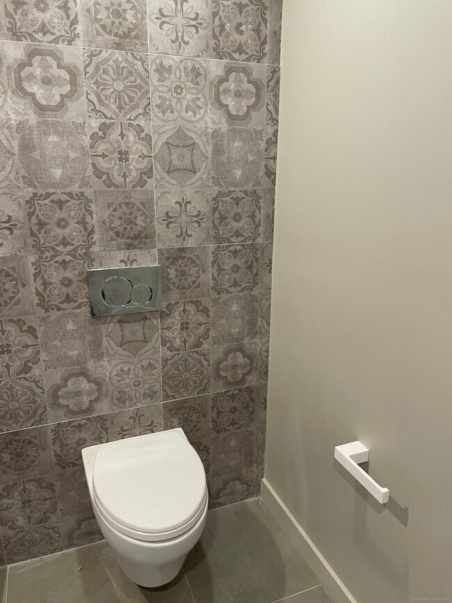 Building Photo - 1 Gold St