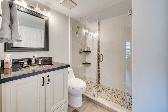 Building Photo - 2250 Buttonwood Ave