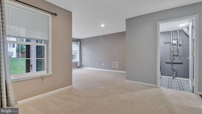 Building Photo - 2453 Cheyenne Dr