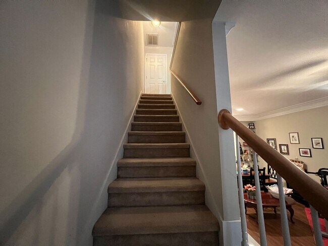 Building Photo - 2 Bed 2.5 Bath Condo