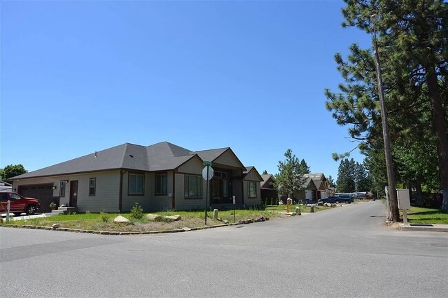 Building Photo - 6110 E 7th Ln