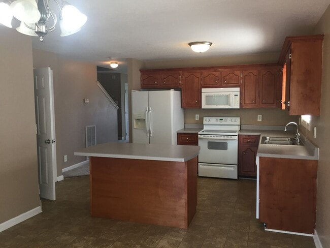 Building Photo - 4 bedroom Exit 1