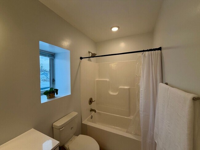 Building Photo - 719 N 3rd Ave