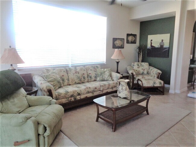 Building Photo - NEW PRICE! Venice Island 3BR/2BA 3rd Floor End Unit Condo