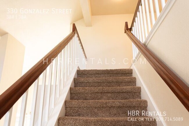 Building Photo - 330 Gonzalez St