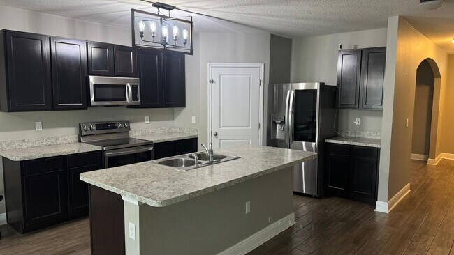Building Photo - 505 Arbequina Ct