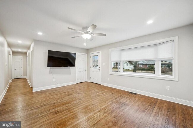 Building Photo - 607 Jackson Ave