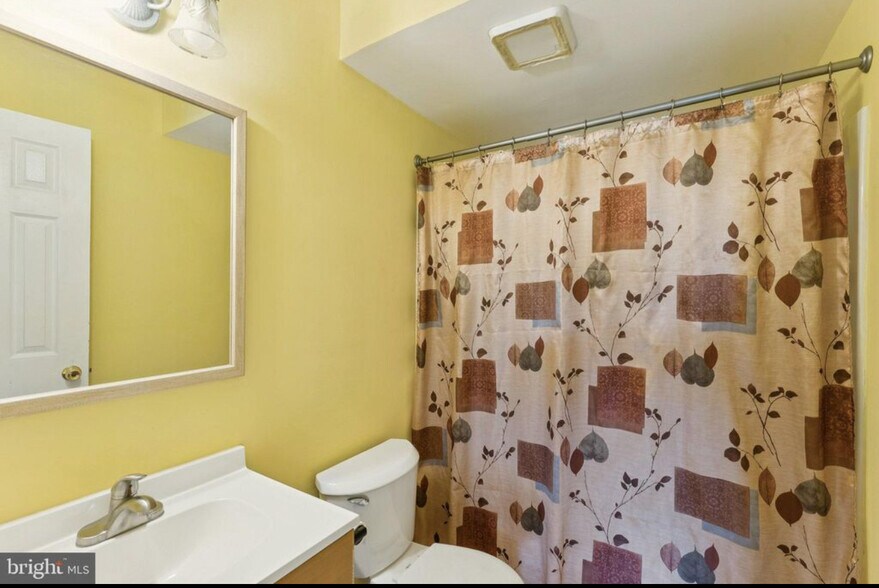 Building Photo - 5832 Riverside Dr