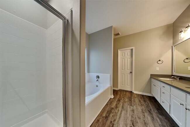 Building Photo - 12115 Carriage Oak Cir