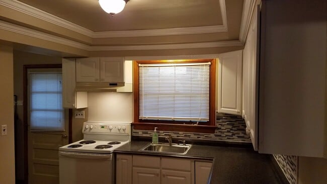 Building Photo - 3 BR / 1 BA Renovated Home North of Richmond, Available August 1