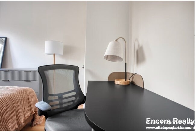 Building Photo - 1611 Tremont St