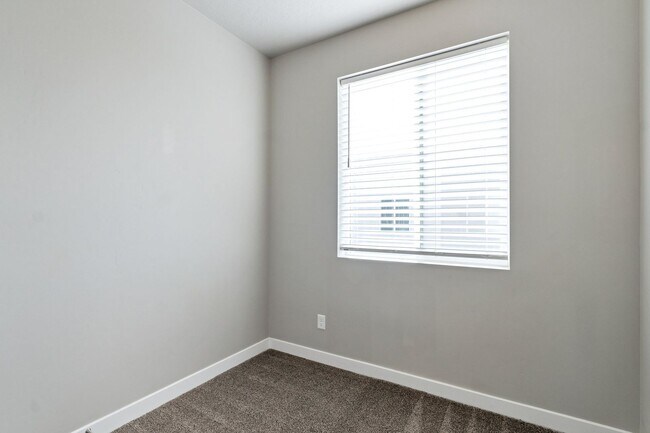 Building Photo - 1666 S 225 E