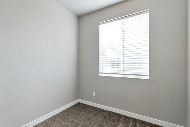 Building Photo - Spacious 4 Bed, 3 Bath Pet-Friendly Home with Central Air & Modern Features! - Available NOW!