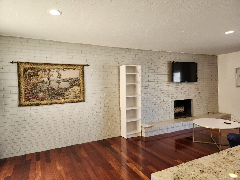 Building Photo - 489 E 2150 S