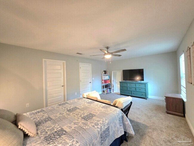 Building Photo - 826 Smiley Cir