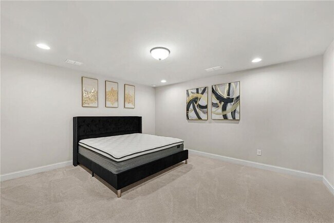 Building Photo - 791 Belrose Dr SE
