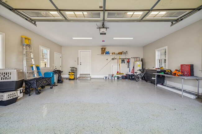 Building Photo - 594 Lake Haven Dr