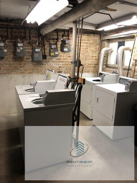 Building Photo - 3454 N Kedvale Ave