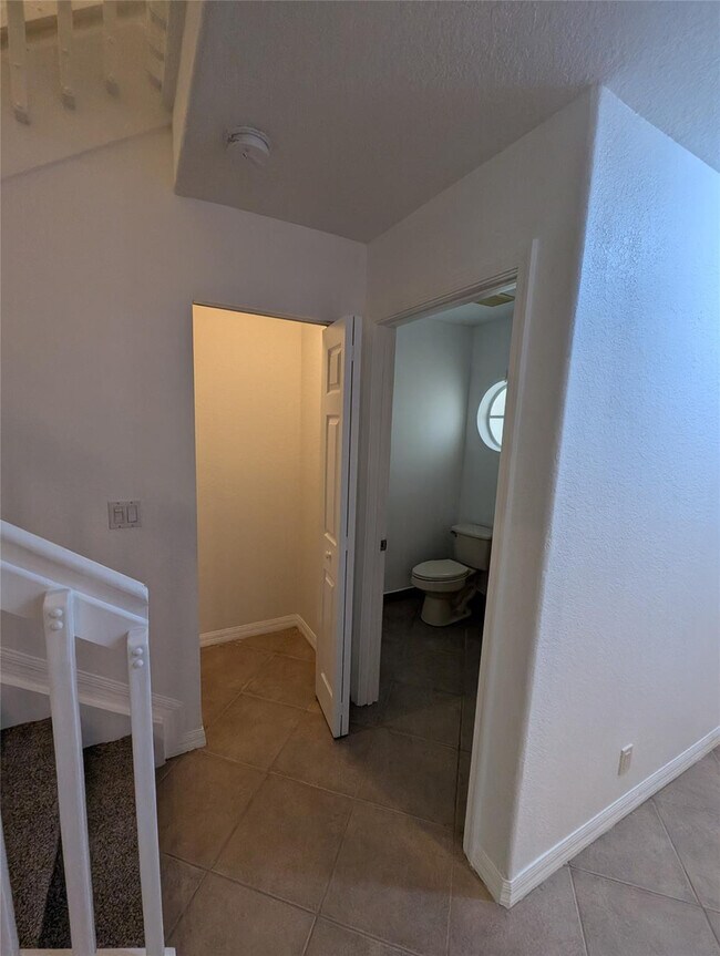 Building Photo - 4759 Pinemore Ln