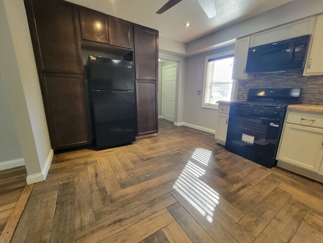 Building Photo - Beautiful 2 bed home