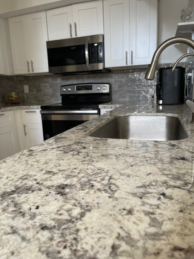 Primary Photo - 10855 Meadowglen Ln