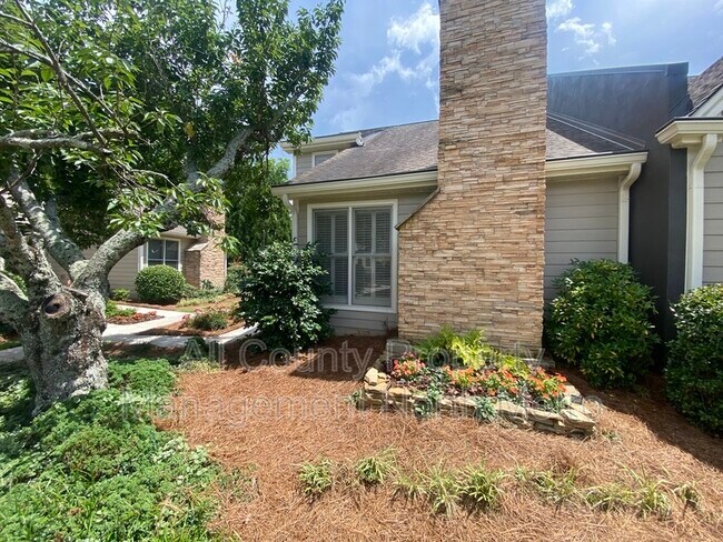 Building Photo - 1406 Defoors Dr NW
