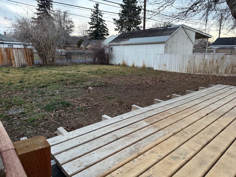 Building Photo - 237 Basin St SW