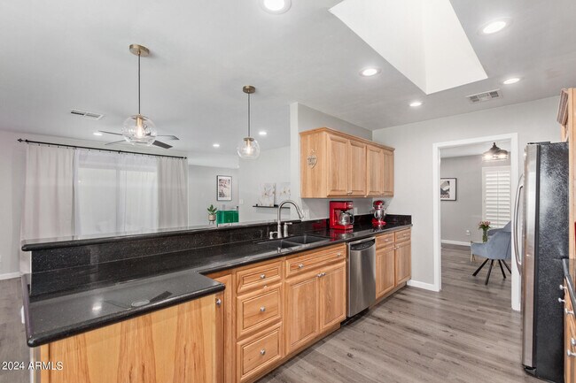 Building Photo - 4912 E Friess Dr