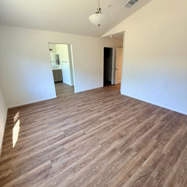 Building Photo - BRAND NEW 4 BEDROOM ADELANTO HOME
