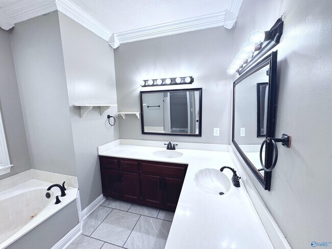 Building Photo - 192 Rosecliff Dr